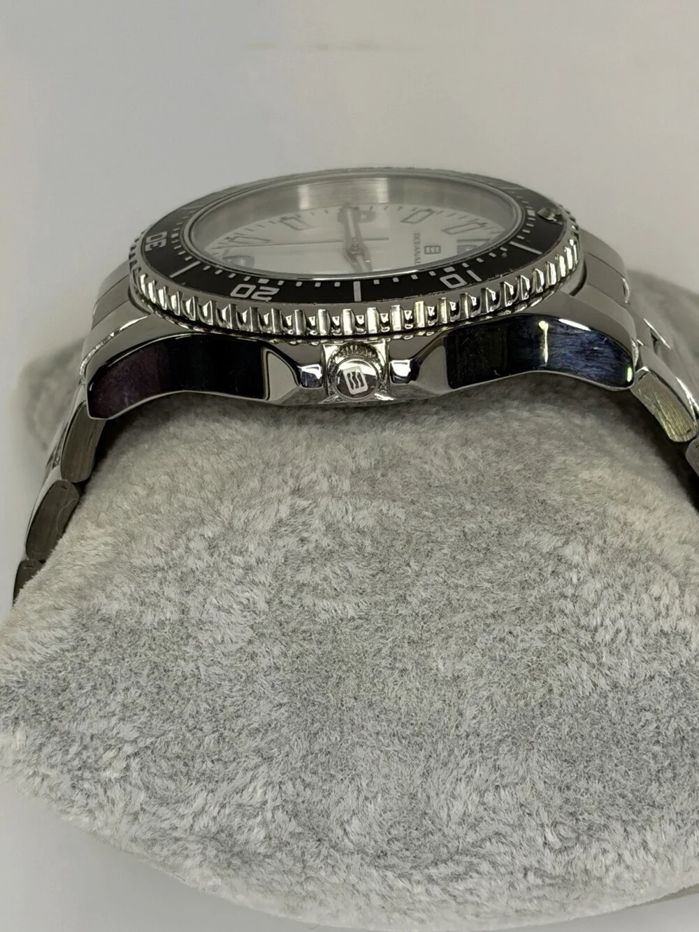 Oceanaut Camara OC9810 Stainless Steel White Dial Divers Style Watch 40mm